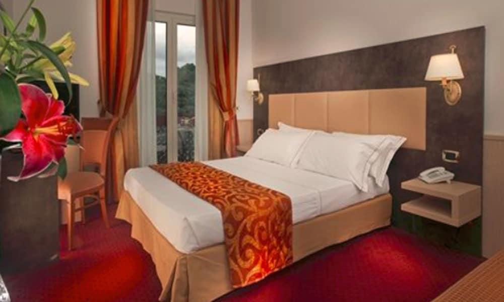 Pinewood Hotel Рим Екстериор снимка