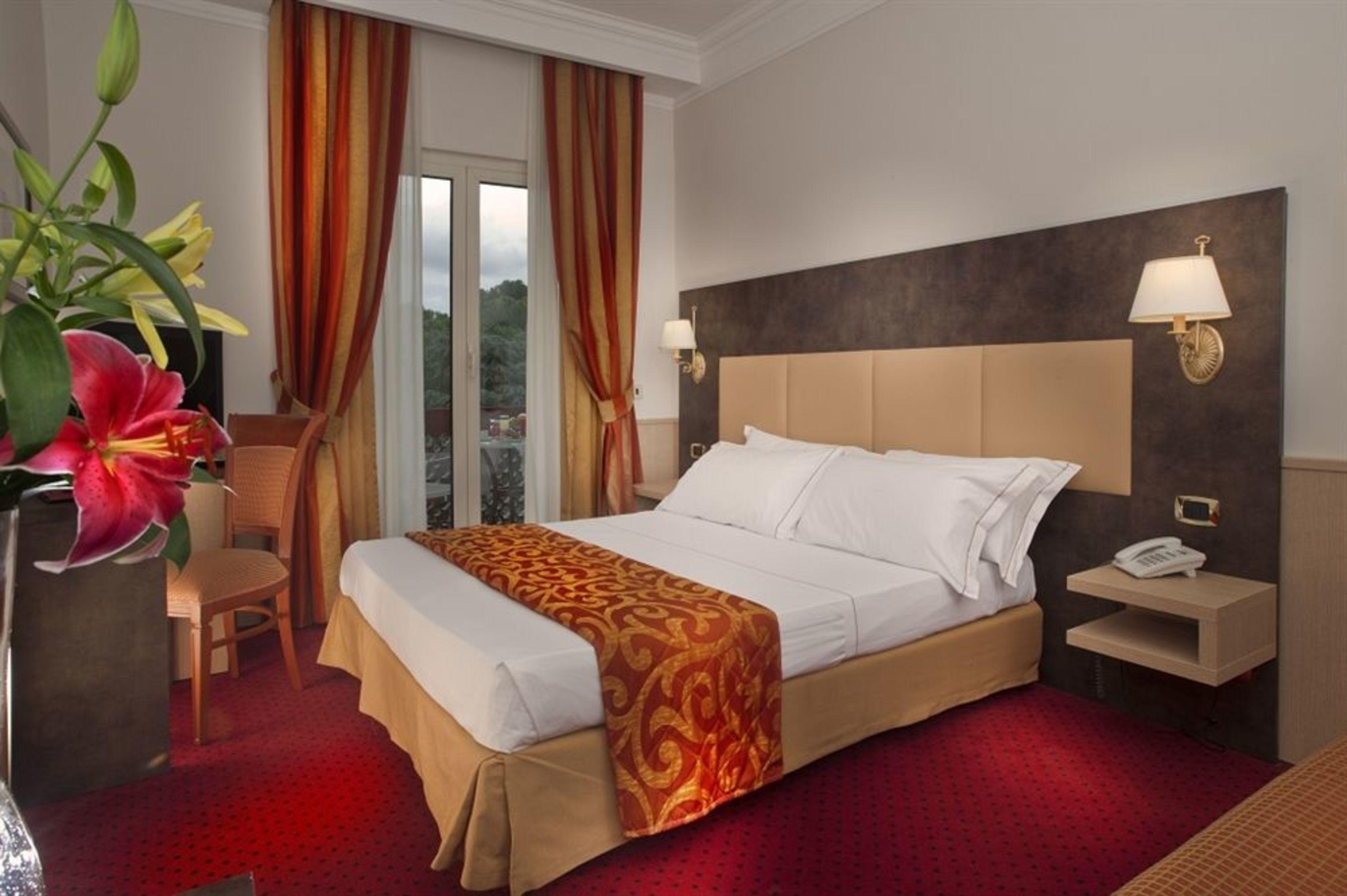 Pinewood Hotel Рим Екстериор снимка