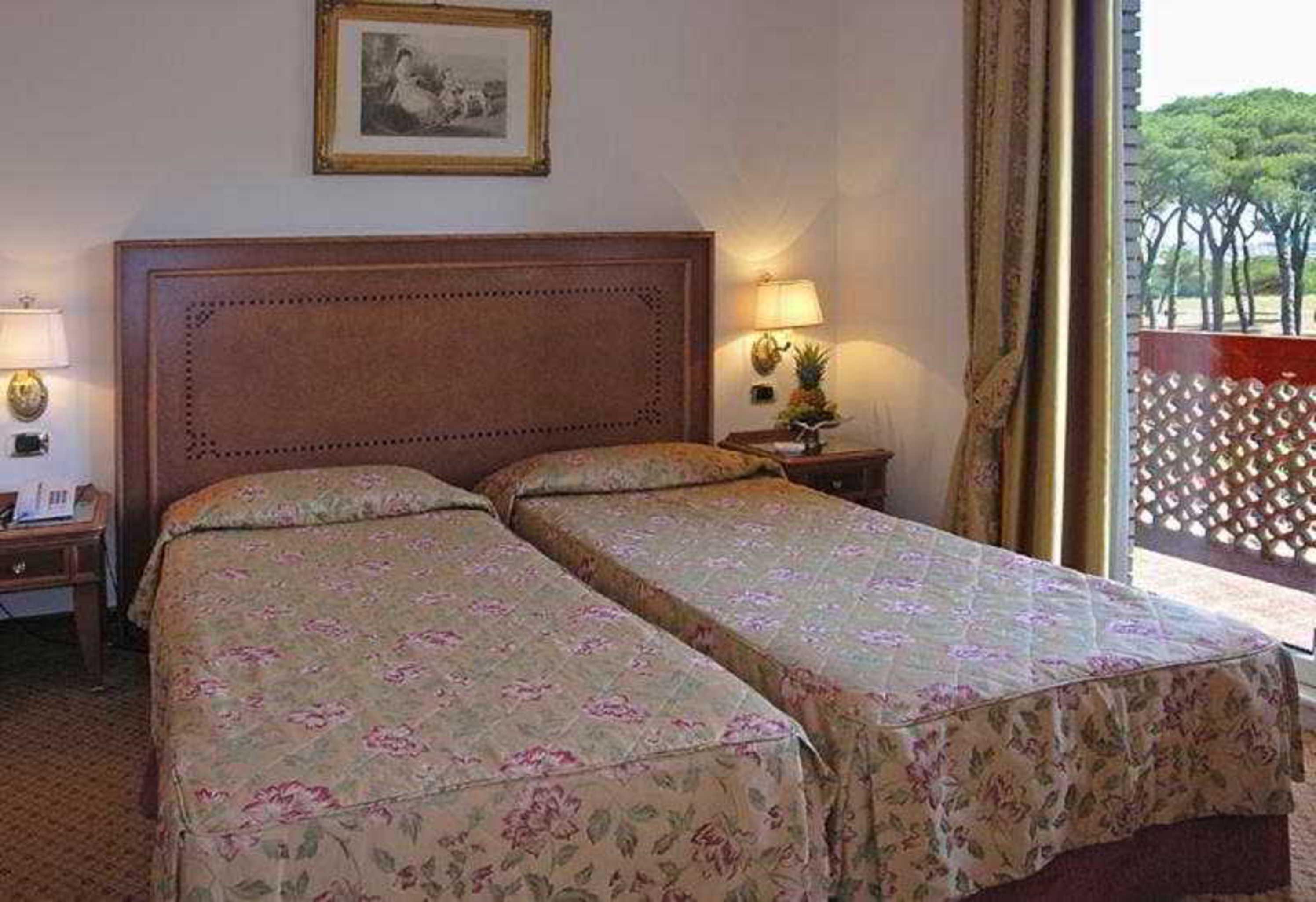 Pinewood Hotel Рим Стая снимка