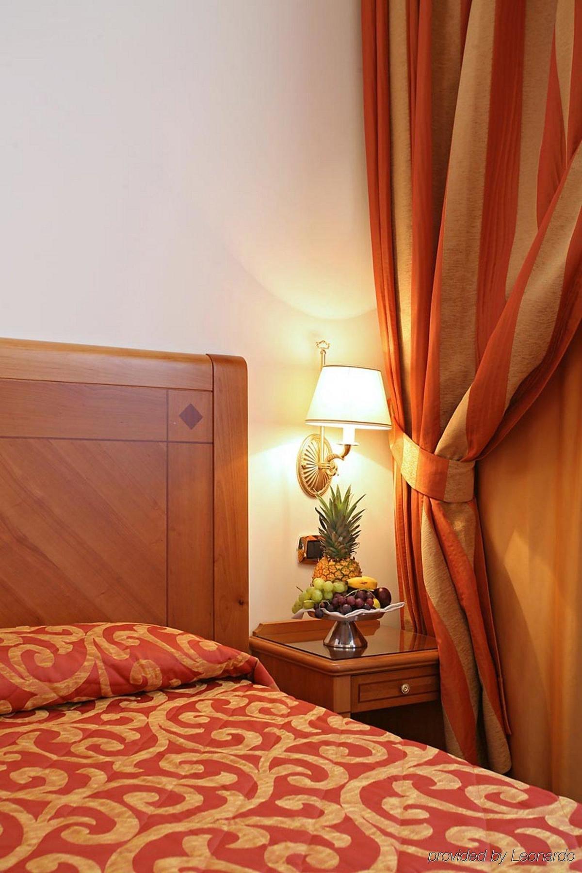 Pinewood Hotel Рим Стая снимка