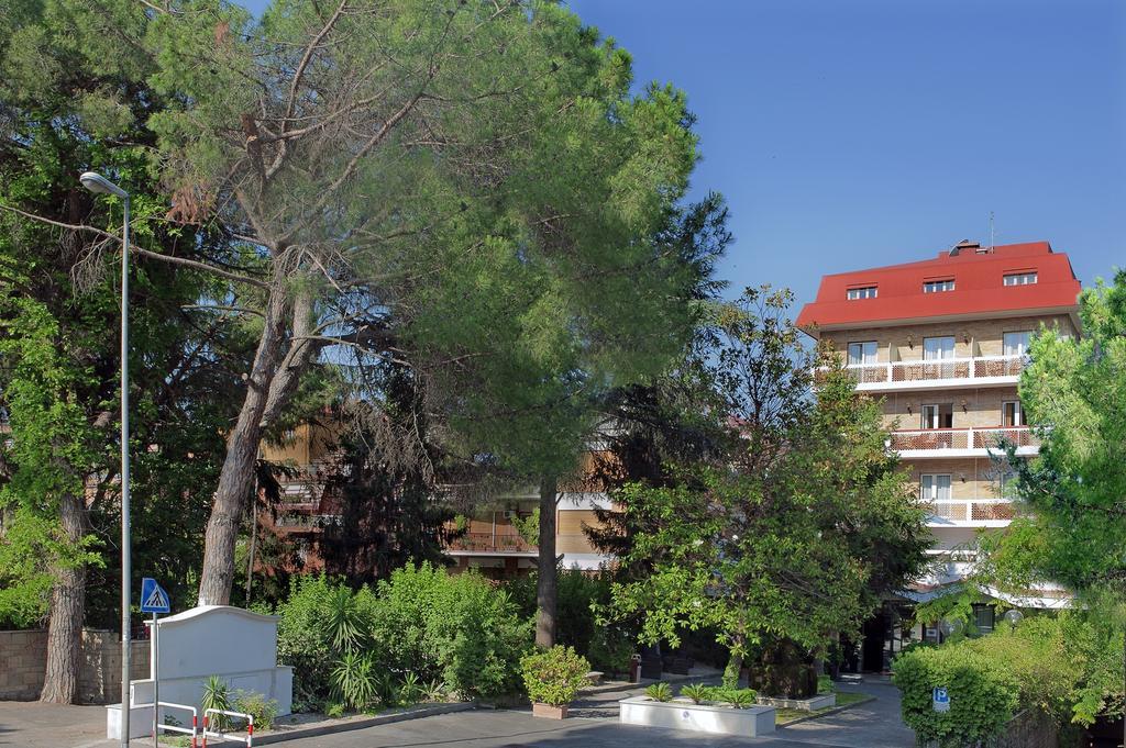 Pinewood Hotel Рим Екстериор снимка