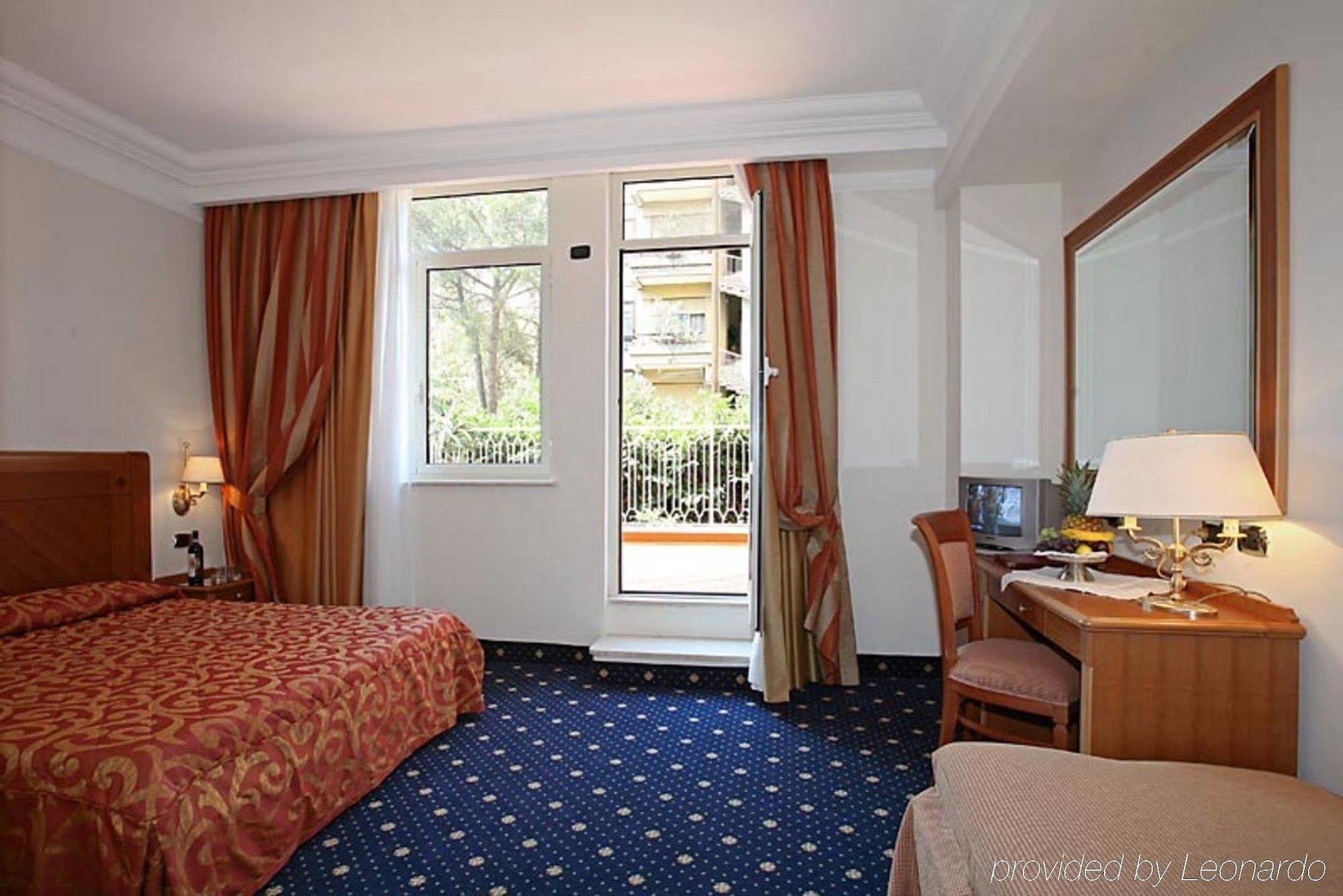 Pinewood Hotel Рим Екстериор снимка