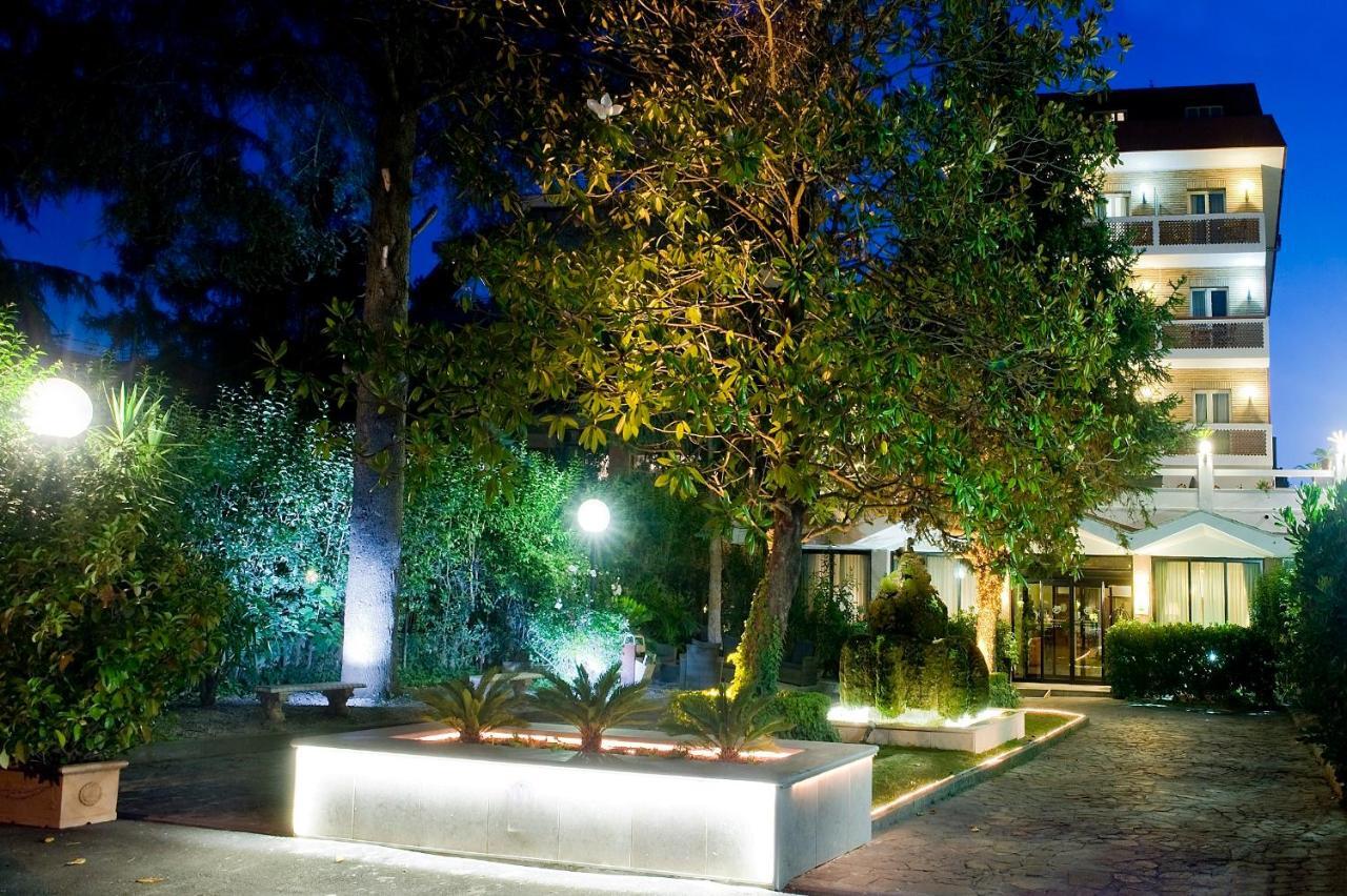 Pinewood Hotel Рим Екстериор снимка