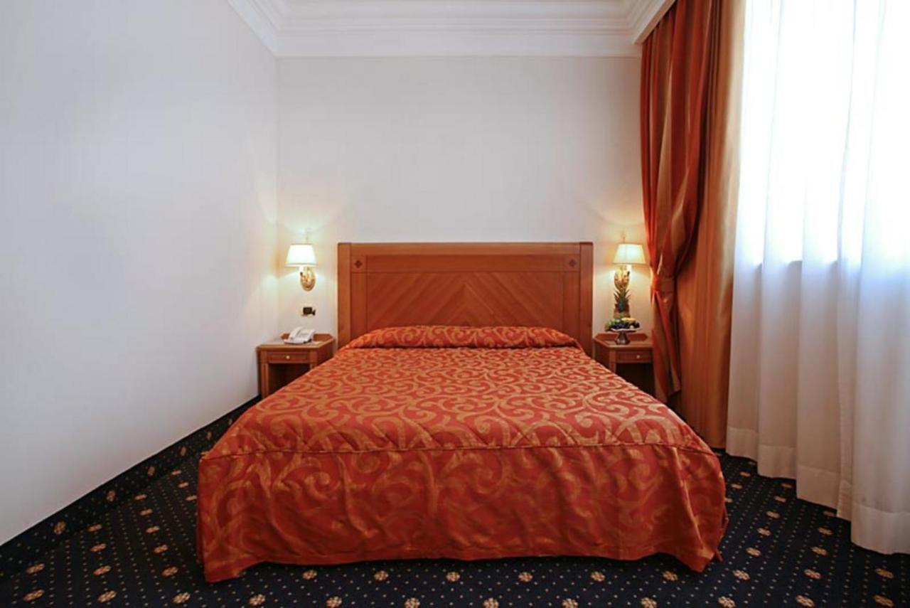 Pinewood Hotel Рим Екстериор снимка